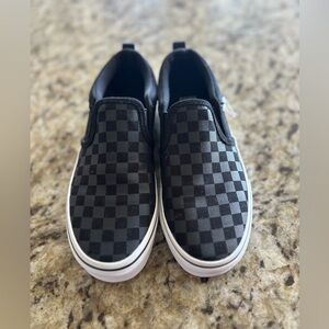 NWOT Youth Vans Asher slip on sneaker 3.5